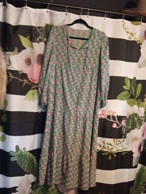 Green Long-Sleeve Floral Midi Dress with Pink Motif